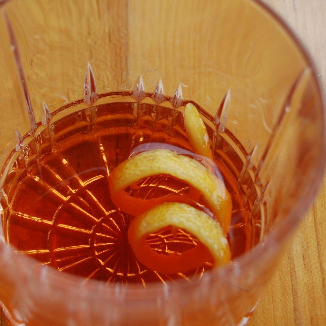 BrqRest's tweet photo. It's #happyhour 'til 6:30 pm! Why not sip on a Sazerac? A classic cocktail native to our neighbor New Orleans & only $8! #BRQBR #tastelouisiana #gobr #onlylouisiana #eatlocal #eatlocalbr #brqcocktails #cheflife #eatbr #batonrouge #idigbr #225batonrouge #eatlovebr https://t.co/ZJKtPUbZs9