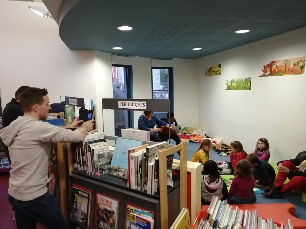 EPAndaine's tweet photo. #nuitdelalecture2020. Ce vendredi 17 janvier s'est déroulée la nuit de la lecture. Les élèves de la Chapelle d'Andaine ont pour cette occasion animé des ateliers de lecture à la médiathèque (des PS aux CM2). Bravo à eux. https://t.co/V1hFvR9ILS