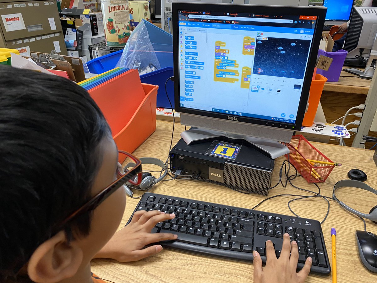 kimlgeorge's tweet image. When a students creates a video game in @scratch on his own time and he can’t wait to share it with you ❤️ 💻 #coding #beyondhourofcode #codingisfun @LivingstonPark #WhyLP