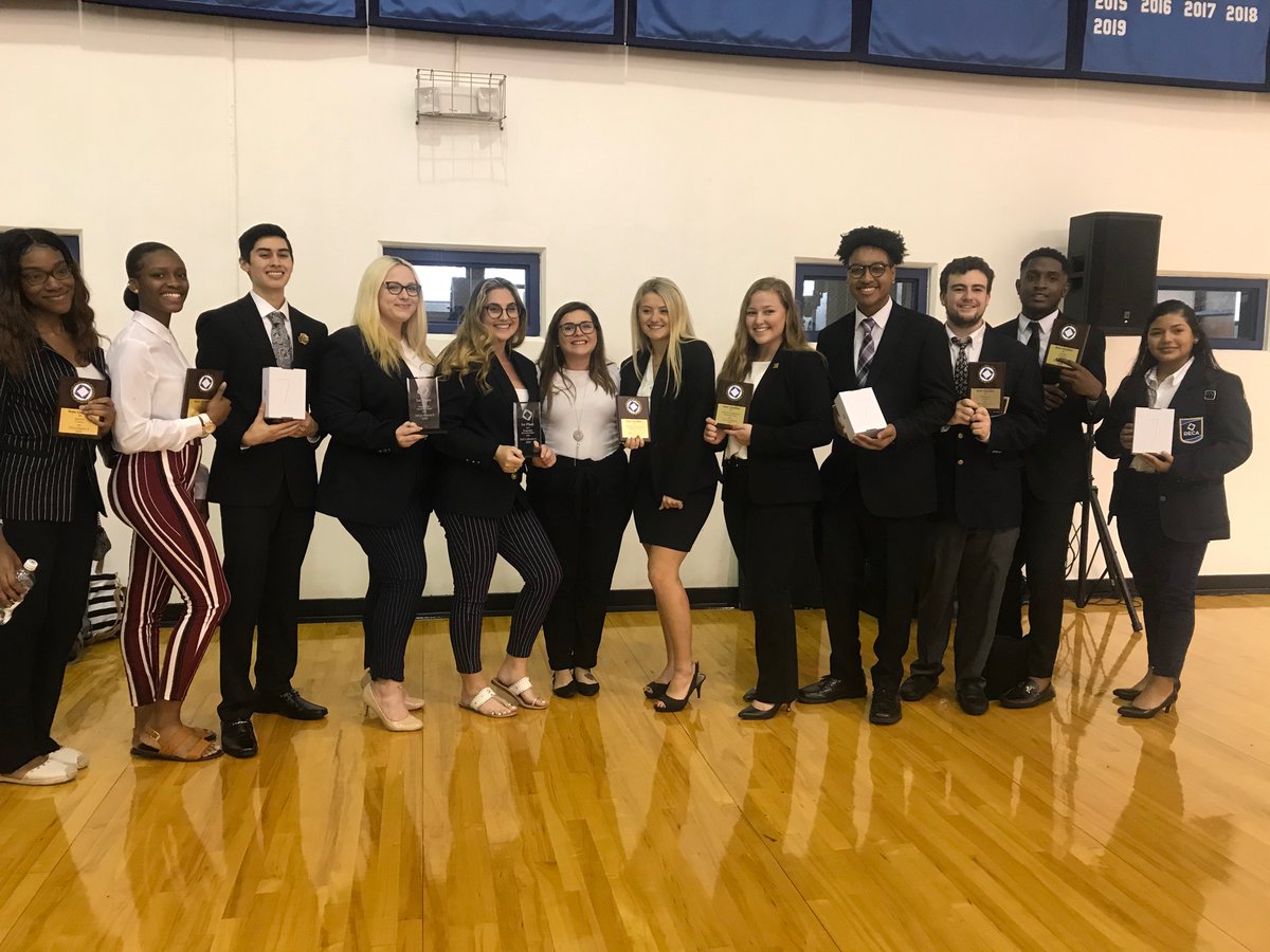 RPBHS_DECA's tweet photo. Congratulations to our districts placers! 
We couldn’t be more proud of you all 🔷 #Decadistricts #floridadeca https://t.co/fUvGqsyb7V
