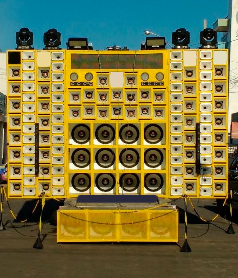 A apaixonada/ A paixão 
RT quem tbm cola no paredão.

#sextou #SkolPagodão #BebaComModeração