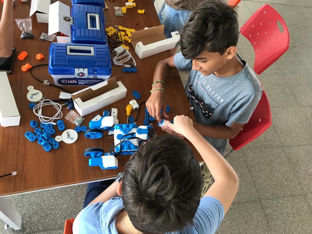 UTECuy's tweet photo. ¡Así fueron las jornadas de Game Makers en el #ITRnorte de Rivera! Niños de entre 8 y 12 años disfrutaron de talleres de verano sobre desarrollo de videojuegos y juegos de mesa 🎮👾 ¡Gracias a todos los que participaron y aprendieron jugando! #UTEClaba https://t.co/cGv8ZFvaZQ