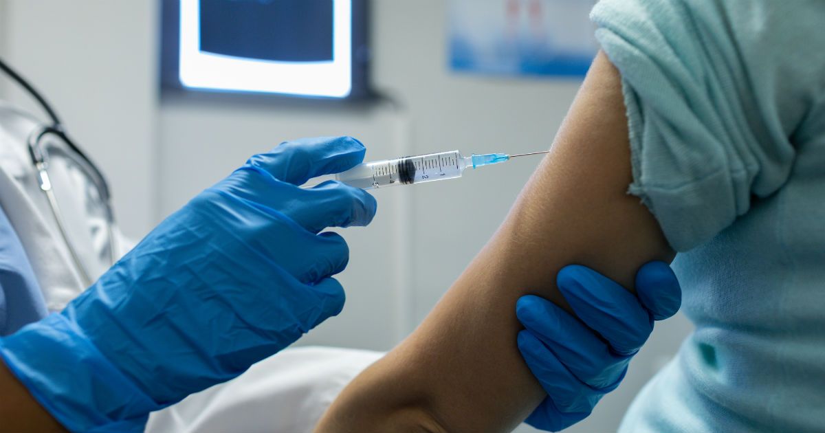 The height of the #fluseason is well underway, &amp; it isn’t too late to get one. But should #cancer patients get one?
Learn more about who should &amp; shouldn’t get the flu shot here: buff.ly/35XEHoD 
#weSPARK #cancersupportcenter #flu #flushot  #CTCA