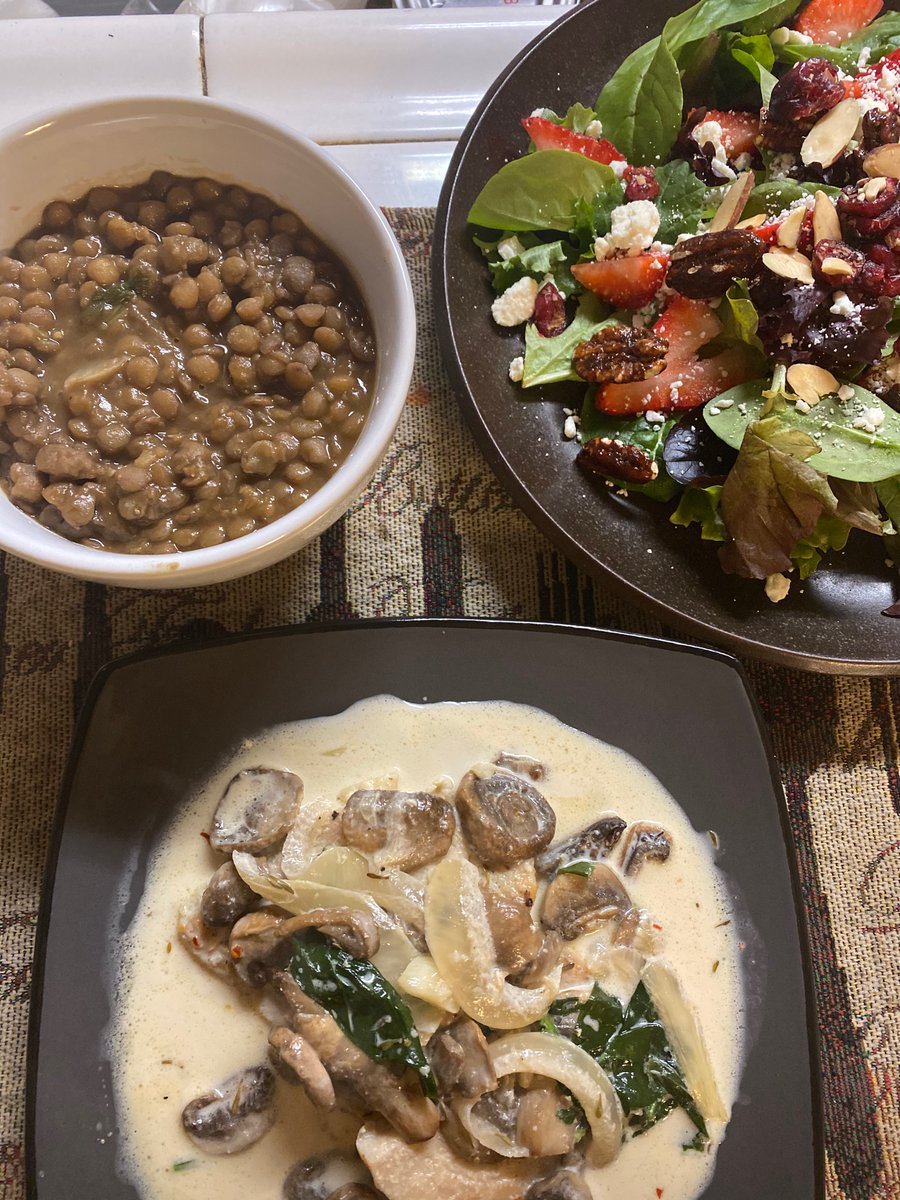 VAngel_Lu's tweet photo. I made this BOMB creamy mushroom chicken last night, really outdid myself 😋 https://t.co/1MCbS5bac1