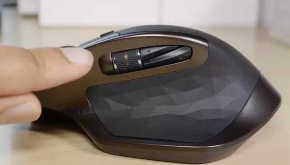 Mographer's tweet photo. @maxon3d Yes, i know that. i mean scrolling with  2nd scrollwheel for horizontal scrolling. Like adobe software implemented ... https://t.co/WRURiqV8kF