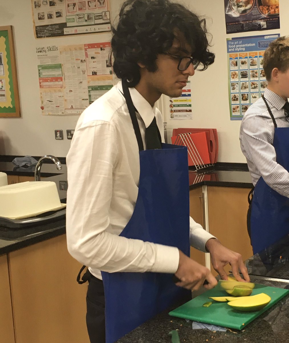 A new cooking MAP, MasterChef Masterclasses - learning knife skills. Thanks to Chartwells for getting involved in teaching our students. #Millfieldschool