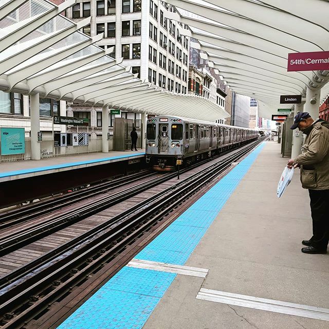 Light rail platforms can be covered, yet still bright and airy. Nice work CTA ift.tt/2NE24xj