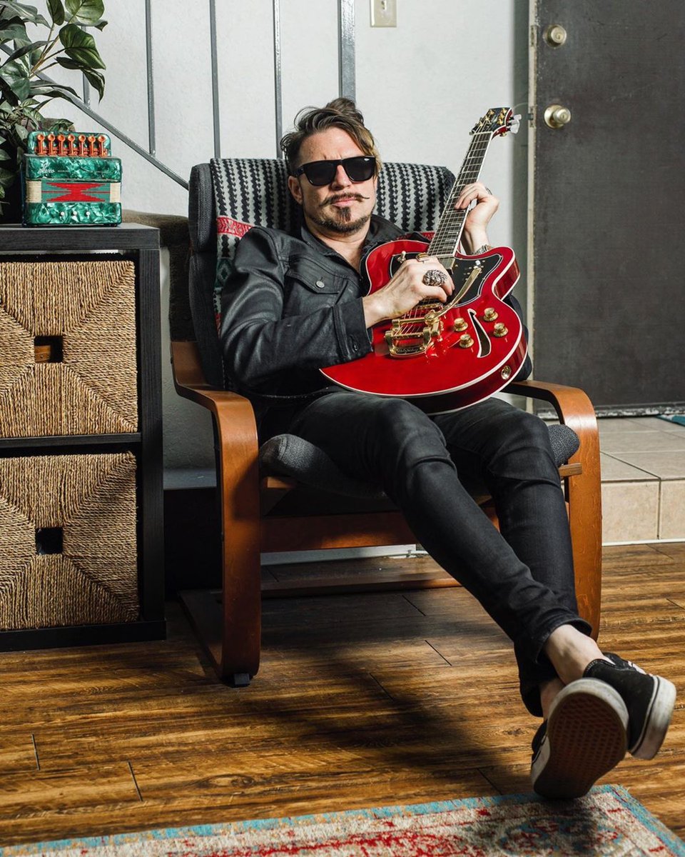 ajtjewellery's tweet photo. The Fuzz Lord Rocking his @ajtjewellery King Lion ๐ฆ Ring ๐ธ @eleanorjanephoto ใปใปใป@Scott_Holiday @rivalsons
#scottholiday #mrfuzzlord #fuzzlord #rivalsons #kauer #kauerguitars #kauerbanshee #banshee #feralroots #guitar #guitarsofinstagram #pontiac #vintagepontiac https://t.co/Sea6cjlKcE