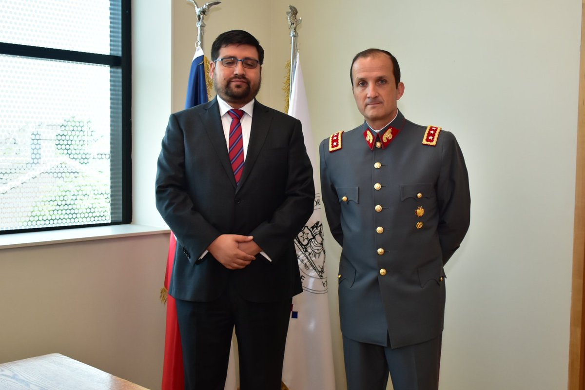 El Comandante en Jefe de la V DE, General de División Rodrigo Ventura Sancho, en una visita protocolar, se reunió con el Contralor Regional de Magallanes y Antartica Chilena, Alejandro Riquelme Montecinos <a href="/Contraloriacl/">Contraloría</a>