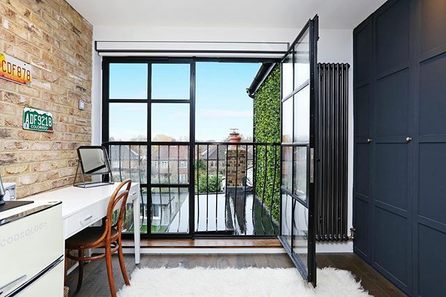 L shape dormer converting this dusty old loft into a full teenage / adult man cave and office complete with punch bag and crittall windows and doors🥊 🖤
.
.
.
.
#lshapedormer #loftconversion #brickslips #crittallwindows #acton #w3 #teamashisland <a href="/ashi/">ashi</a>… ift.tt/38lzPLB