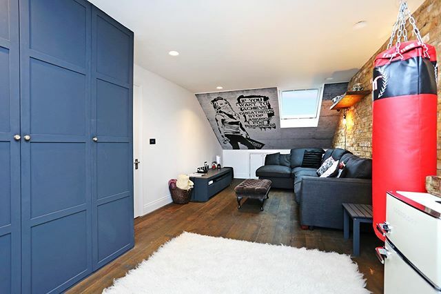 L shape dormer converting this dusty old loft into a full teenage / adult man cave and office complete with punch bag and crittall windows and doors🥊 🖤
.
.
.
.
#lshapedormer #loftconversion #brickslips #crittallwindows #acton #w3 #teamashisland <a href="/ashi/">ashi</a>… ift.tt/2TAldEi
