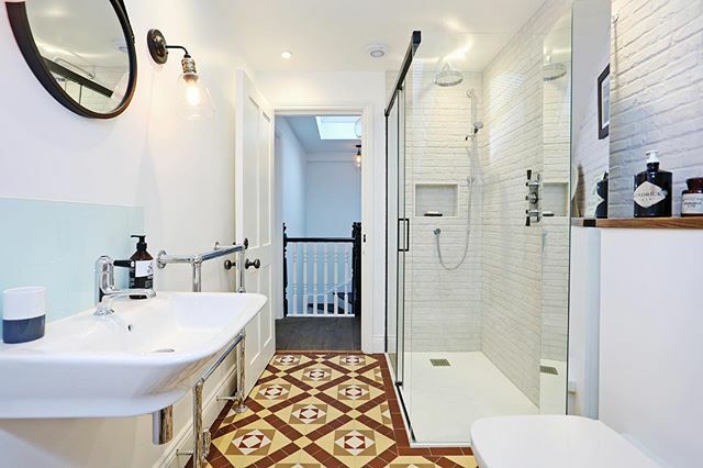 L shape dormer converting this dusty old loft into a full teenage / adult man cave and office complete with punch bag and crittall windows and doors🥊 🖤
.
.
.
.
#lshapedormer #loftconversion #brickslips #crittallwindows #acton #w3 #teamashisland <a href="/ashi/">ashi</a>… ift.tt/2uUOq2d