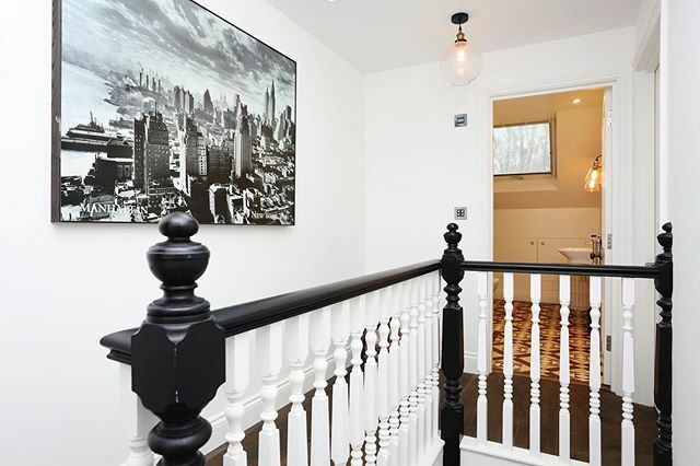 L shape dormer converting this dusty old loft into a full teenage / adult man cave and office complete with punch bag and crittall windows and doors🥊 🖤
.
.
.
.
#lshapedormer #loftconversion #brickslips #crittallwindows #acton #w3 #teamashisland <a href="/ashi/">ashi</a>… ift.tt/2TFEtAl