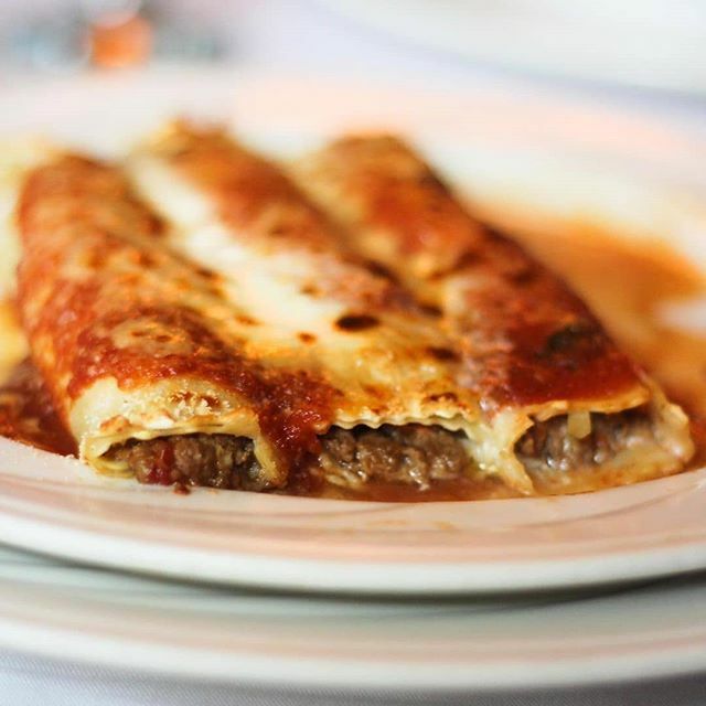 Hoy regresa de unas merecidas vacaciones con las pilas recargadas, y su menú de #SugerenciaPazzo, listo para servirlo a partir de las 12m.

En la foto: canelloni rellenos de cordero al gratén 🍝. #VenAPazzo #PazzoRistorante
#elmenuvirtual #caracas