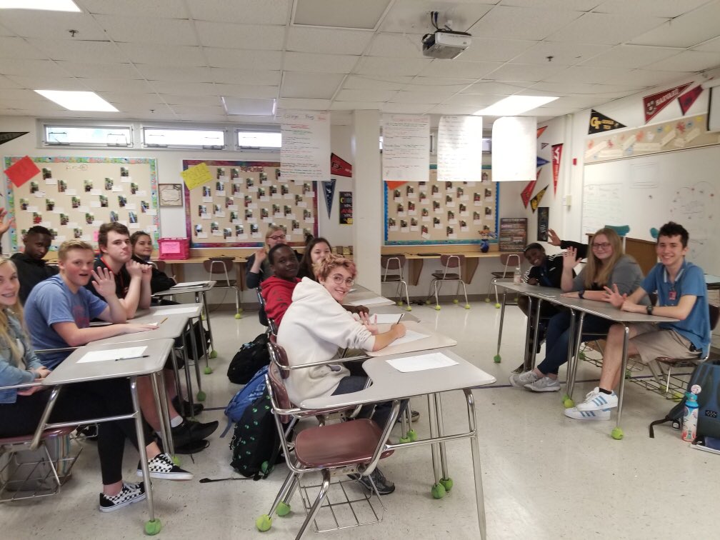 Seabreeze_AVID's tweet photo. AVID officers VP Jordan Glenn, President Sydney Jackson & Secretary Ben Kuftic lead a panel discussion for AVID I students.
#tutorialsdohelp
#timemanagementisvital
#dontprocrastinate
#goodstudyhabits
#WICORstrategieshelp
#avidfamily💙
#funfieldtrips
#communityservice @jsrawlings https://t.co/2QXJWtgCfz