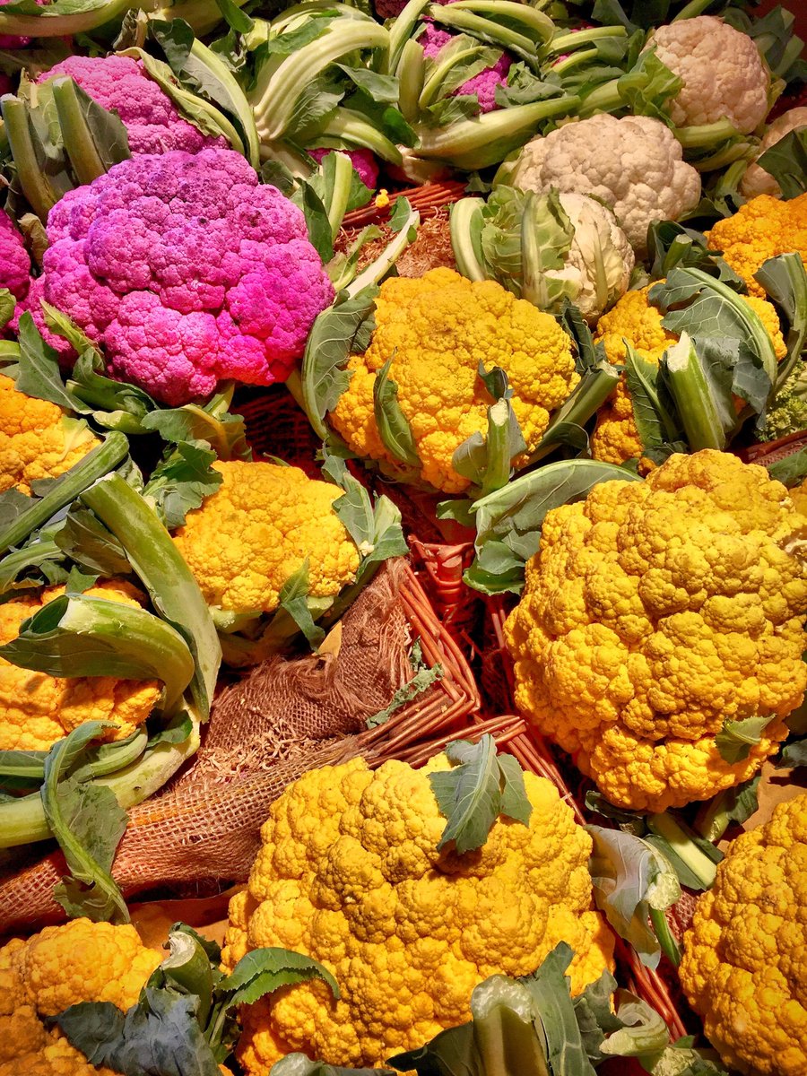 SaltwaterCaters's tweet photo. Such beautiful colors! What's your favorite Cauliflower? ‍✋ #SaltwaterCatering #Irvine #LosAngeles #Foodporn #Catering #Luxury #California #foodgasm #foodblogger #igfood #tasty #lovefood #goodeats #eeats #OCeats #tablesettings #chef https://t.co/zPYPsV6ZKb