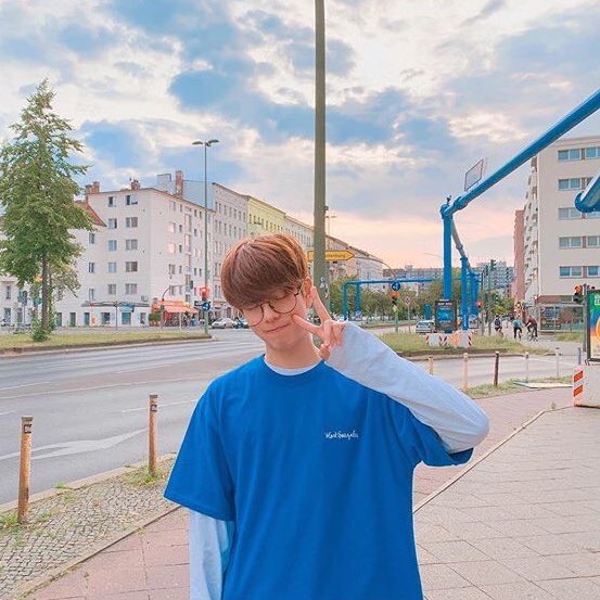 — 200117  ↳ day 17 of 366 [♡]; dear seungmin, i just arrived in berlin for my day6 concert and to be honest i was so excited that i even went to see the venue and just appreciate it from far, i cannot believe that i’m seeing your babies as well, i love you so much angel