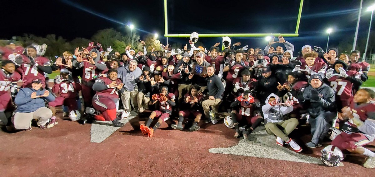 UnionHS_Sports's tweet photo. Well would you look at this! Assistant Coach of the Year for North 2! @familyctown Dan Grasso what a well deserved honor!! #WeareproudofU #Farmerfam #UAthletics2020 #UFootball https://t.co/MlutDPuKDZ