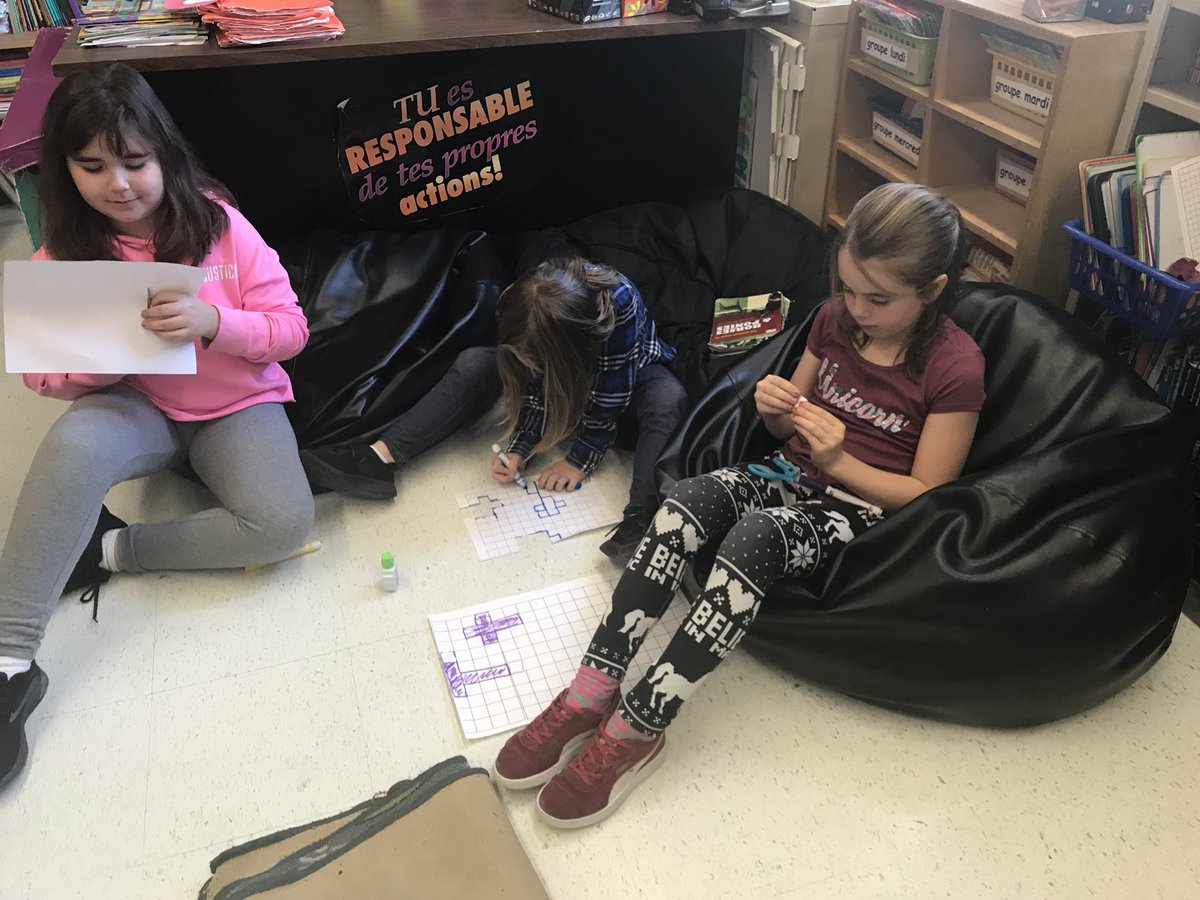 MmeKorakianitis's tweet photo. Le défi de géométrie aujourd’hui? Combien de développements différents pour faire un cube peut ton groupe trouver? @louisearbourfi #handsonlearning #engagedinmath https://t.co/KhwbPOySNn