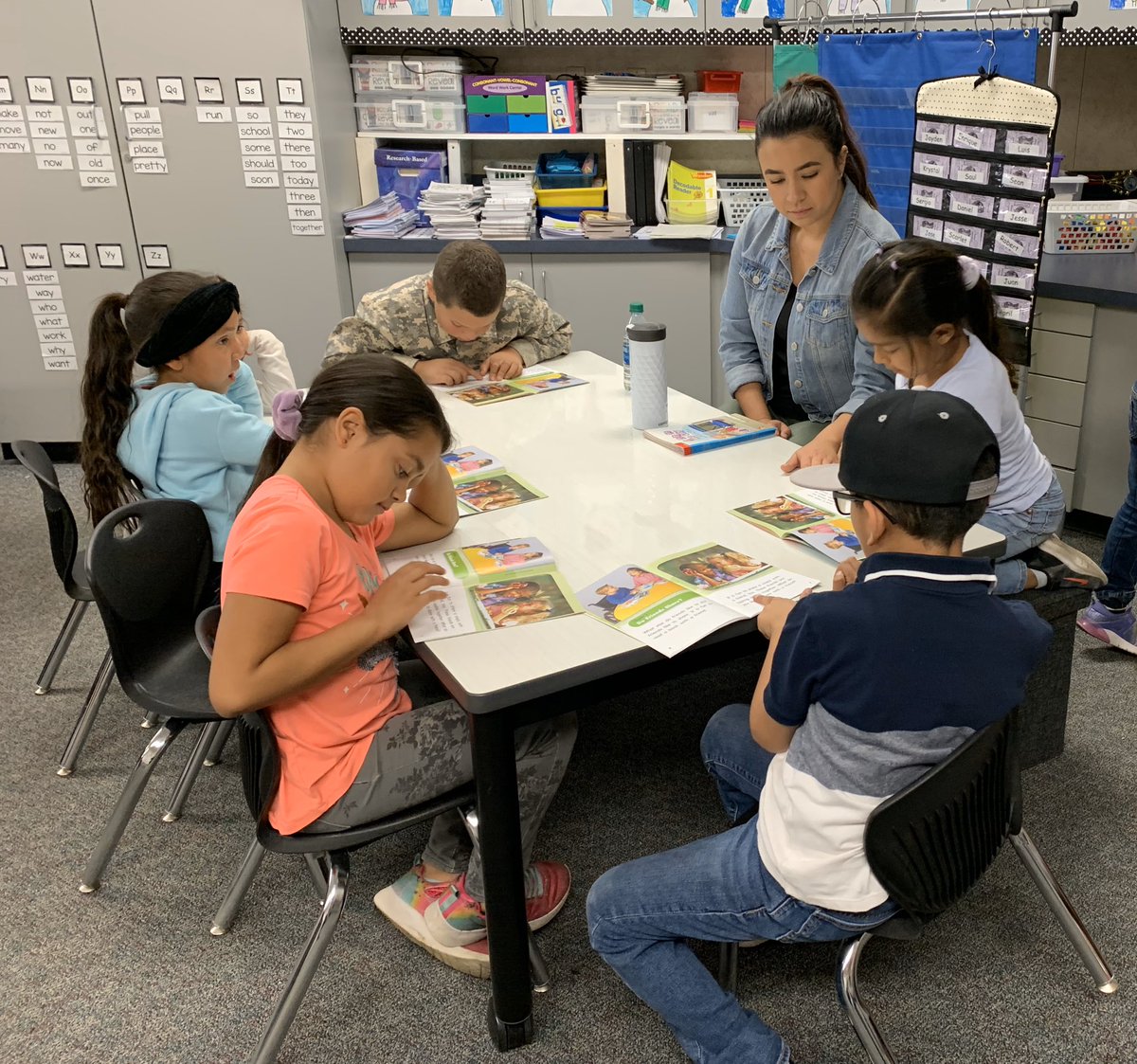 My student teacher, Ms. Cynthia reading with a small group. <a href="/Columbia_VVUSD/">Columbia Elementary</a> @ValVerdeUSD <a href="/RCOE/">RivCo Office of Education</a> #VVReadToMe
