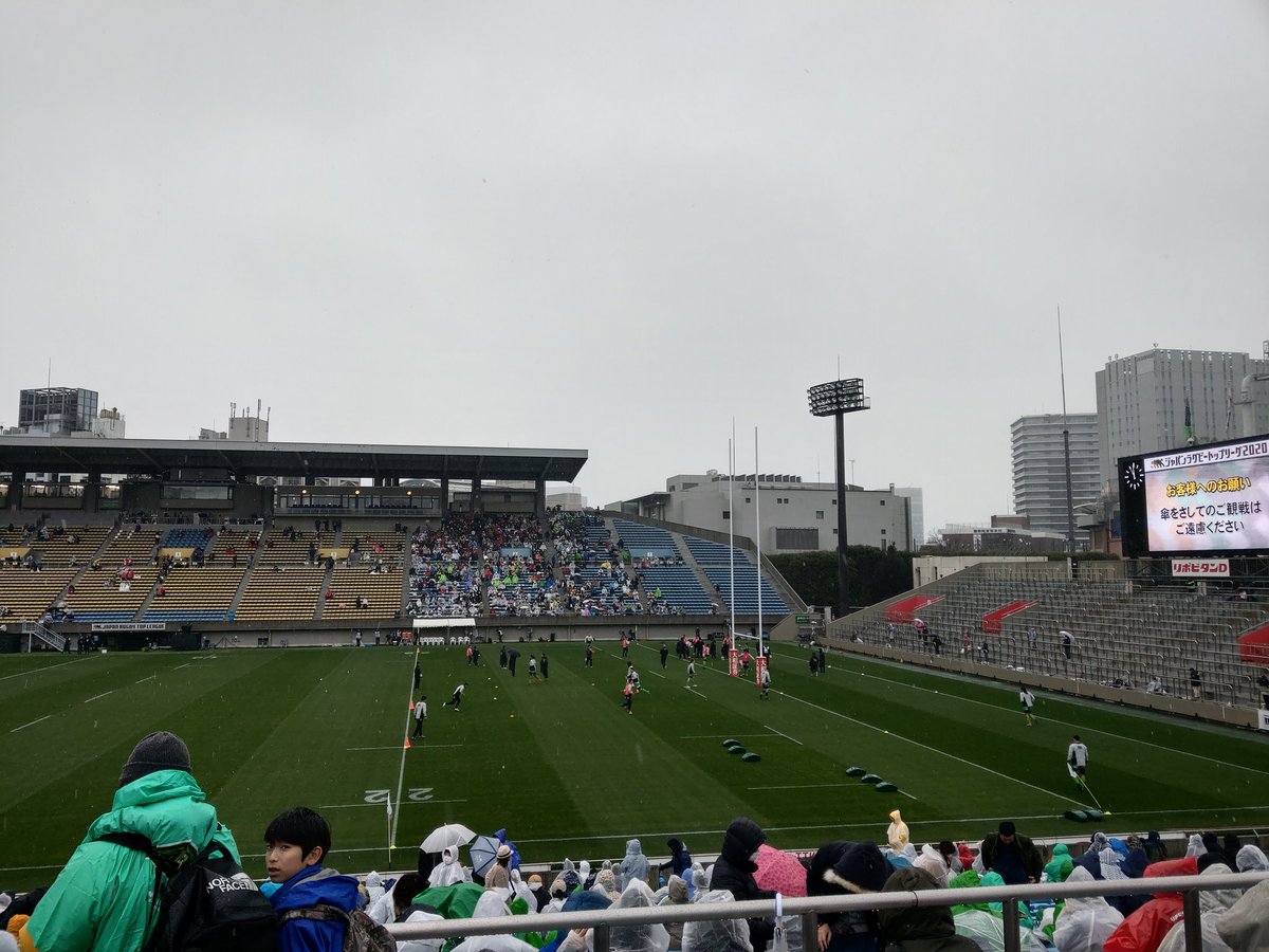 マーサ 今日は秩父宮でラグビー観戦 シンクロニシティライブで絢音ちゃんが座長の一人を務めた私にとっての聖地 雪混じりの雨だけど 乃木坂の神宮ライブに較べたら晴れてるようなもんだ 笑