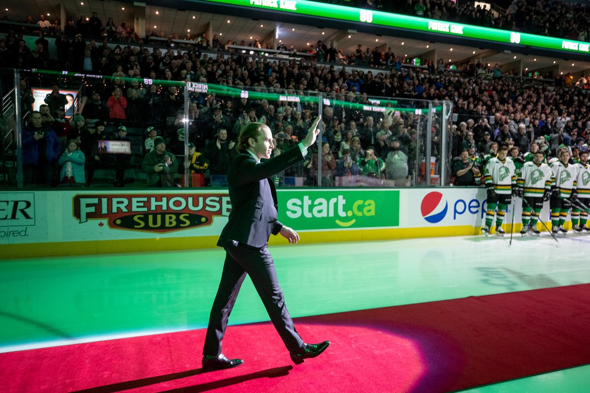 NHLBlackhawks's tweet photo. Proud.

Congrats on having your @GoLondonKnights jersey raised  to the rafters, Kaner! #ThatsHockeyBaby https://t.co/gSyGcnEpGq