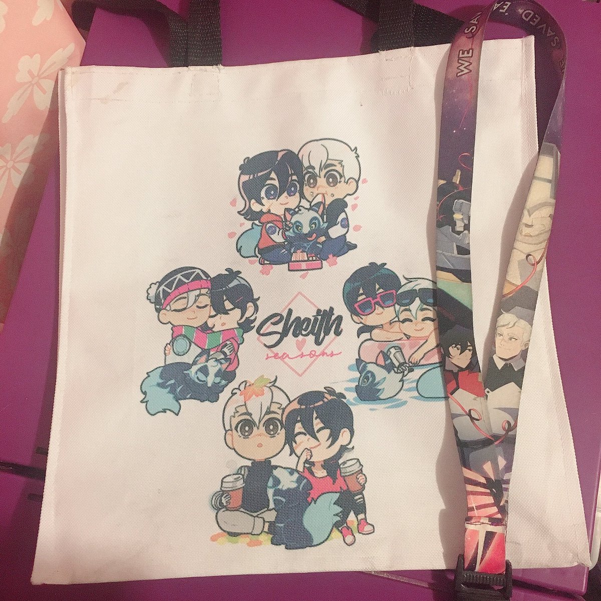 Carochinchin's tweet photo. Sheith, Kosmo pouches &amp; totebg from @Sukihii // the yokai pouch from @monstersheith // lanyard from @jujujulieta // dakimakuras from @NacionFUJOSHI https://t.co/o0cYIG5tpR