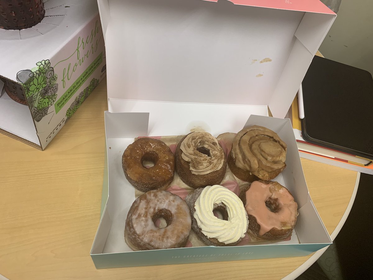 diasmiley's tweet image. I love teaching Med students! It’s even sweeter when they show their appreciation with flowers and cronuts ( croissant + Donut)! Thanks Simrun! #fivedaughtersbakery
