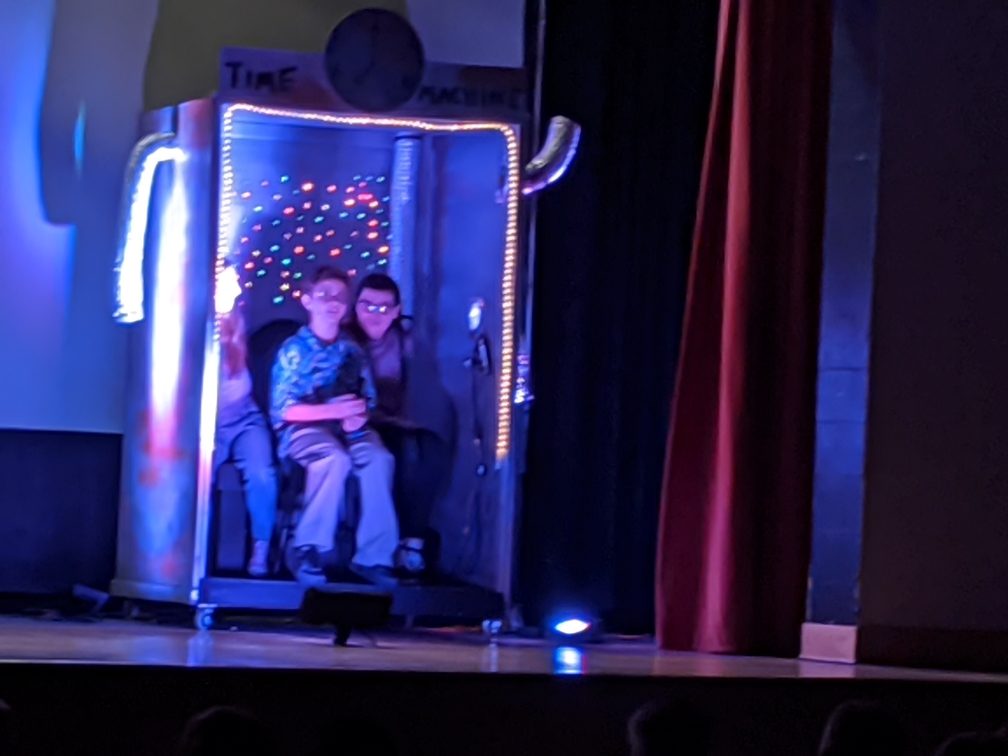 NAMSChorus's tweet photo. Great job to all our chorus members in tonight's middle School drama performance!!  Good luck with your Sunday performance! https://t.co/1JF9ydJHoi