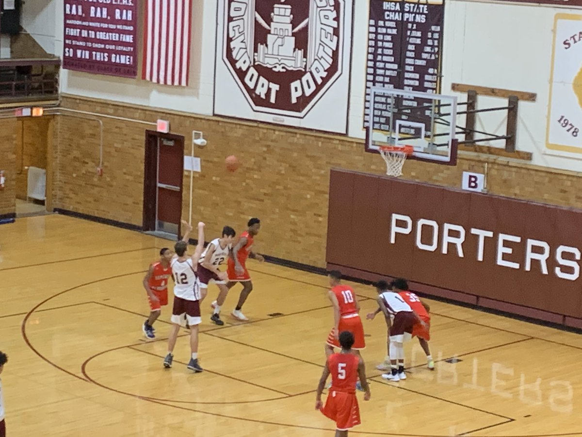 OPBulldogsbask1's tweet photo. Ex-Bulldogs competing on Sophs vs HF tonight. They fell short but good to get out and watch them play. #Williams #Goebbert https://t.co/fNE3B1bFrB