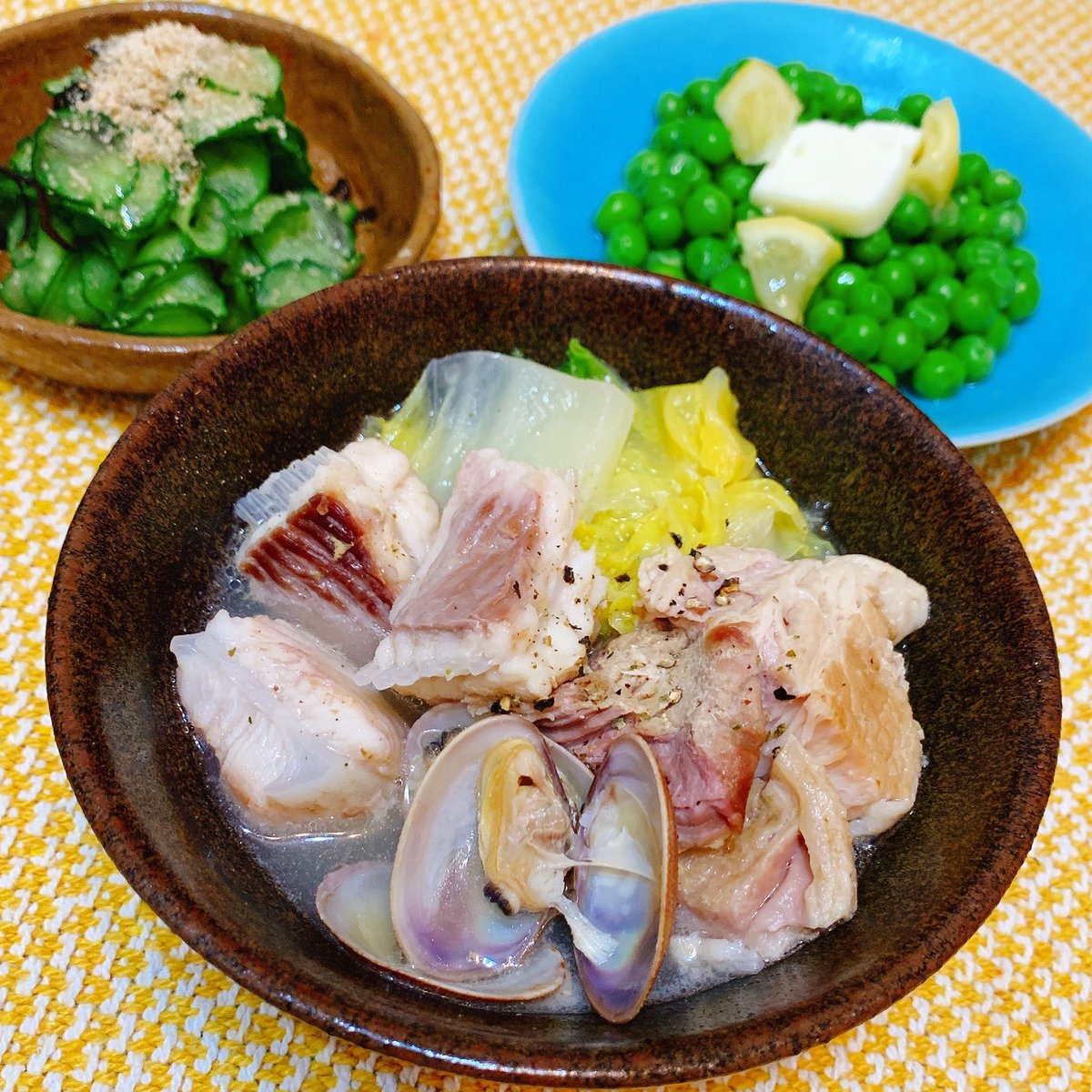 谷口 菜津子 かすべ が最近お気に入りです えいひれの干す前らしいのですが プリプリコリコリでカレイの縁側のような食感とフワフワの白身魚の味わい両方楽しめます 煮付けにしても 蒸してもしっとり美味しいです 鍋の食材にしても良い