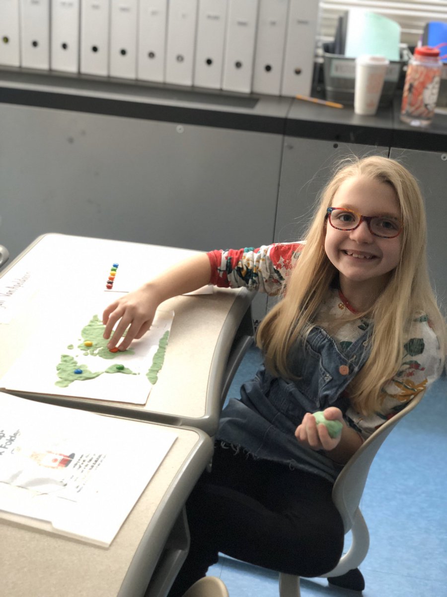 MrsSilva3grade's tweet photo. This week we kicked off our countries project by learning about continent and ocean placement. The students had fun with candy, frosting and play dough to create their own continent map with key! @CastletonES @SchodackCSD https://t.co/WWACFgQSRG