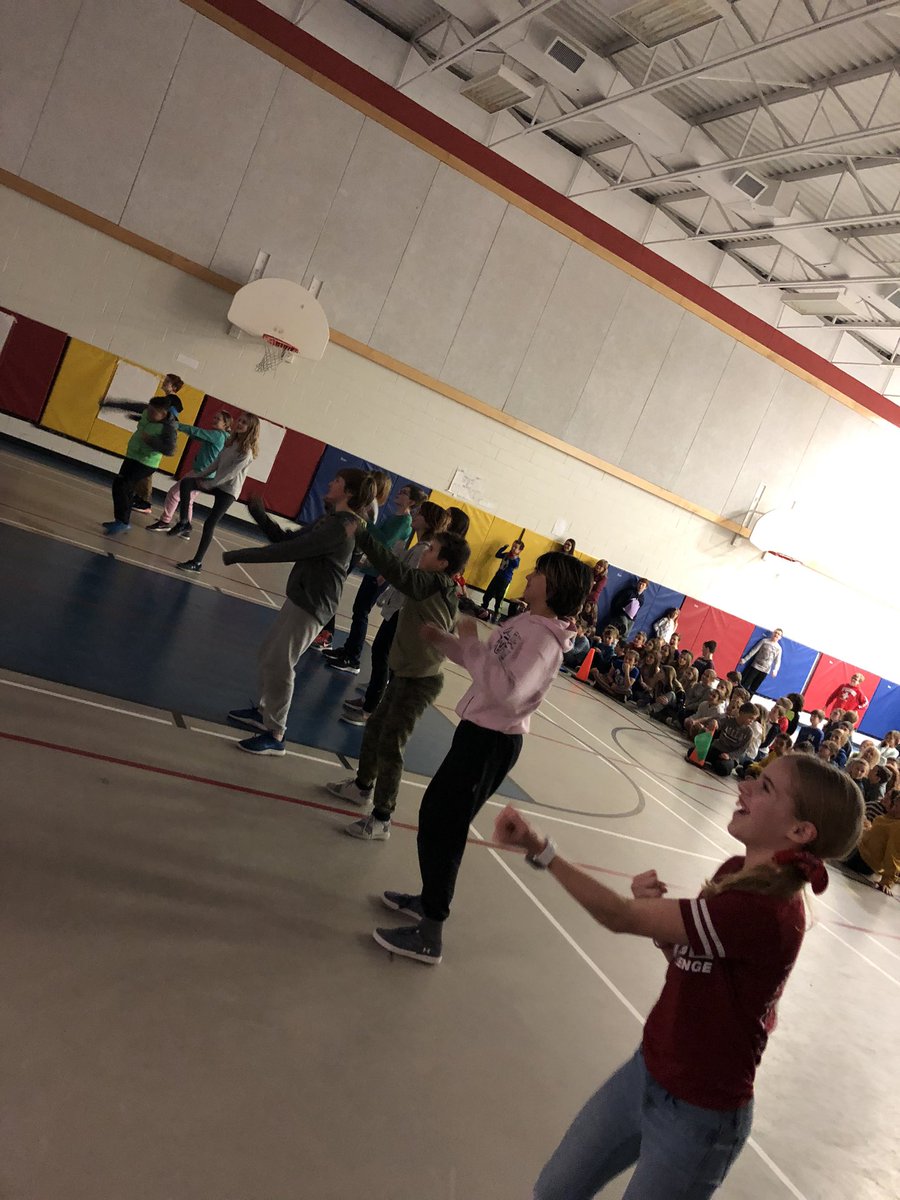 BingsinEd's tweet photo. Mr. Chaplin led our house challenge today. It was so nice to see so much school spirit. #danceoff #listeningskills #quickquick @CDSBEO #StMaryCP https://t.co/HOjqIBCFWI