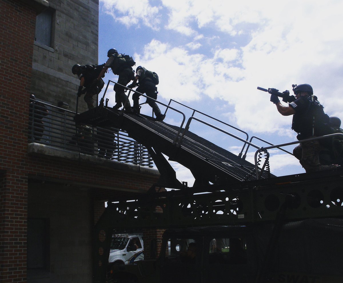 Patriot3Inc's tweet photo. Patriot3 Elevated Tactics Systems
•
•
•
Taking your tactics to the next level!

#patriot3 #elevatedtactics #hostagerescue #swat #tactical #dynamicentry #specialoperations #RampUp https://t.co/oot7CSYxa3