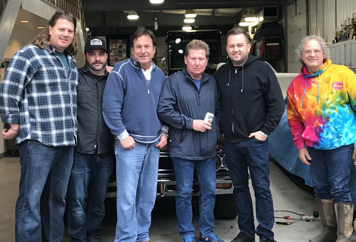 Really cool to spend some time with <a href="/Andy_Team364/">Andy Hillenburg</a> #andyhillenburg , #kellykinser &amp; the boys before #ChiliBowl2020 today.