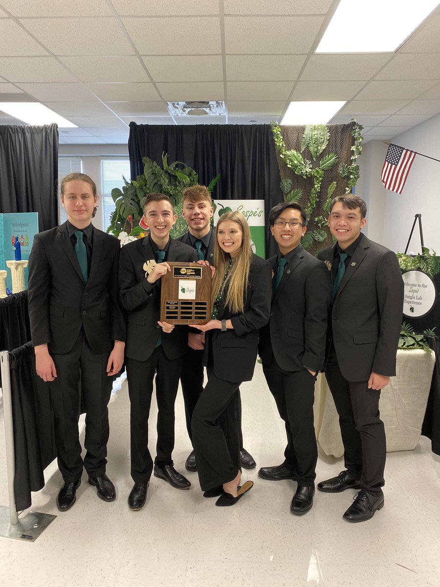 official_sospes's tweet photo. Our presentation teams moving on to NYC to compete:
Financial Plan🏆
HR Plan🏆
Business Plan🏆
Trade-show Team 🏆
#sospes #veinternational #eatoneagles https://t.co/ws8ipbhSiU