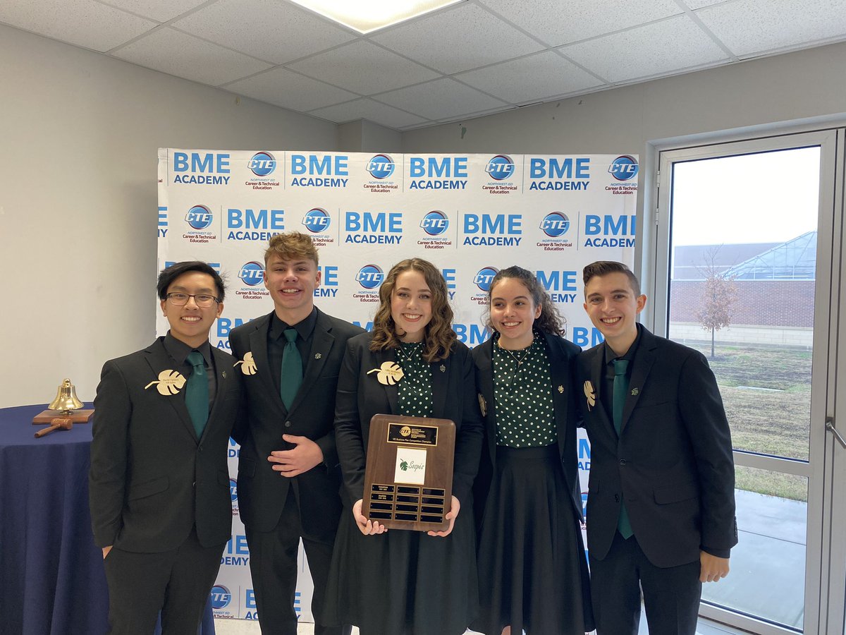 official_sospes's tweet photo. Our presentation teams moving on to NYC to compete:
Financial Plan🏆
HR Plan🏆
Business Plan🏆
Trade-show Team 🏆
#sospes #veinternational #eatoneagles https://t.co/ws8ipbhSiU
