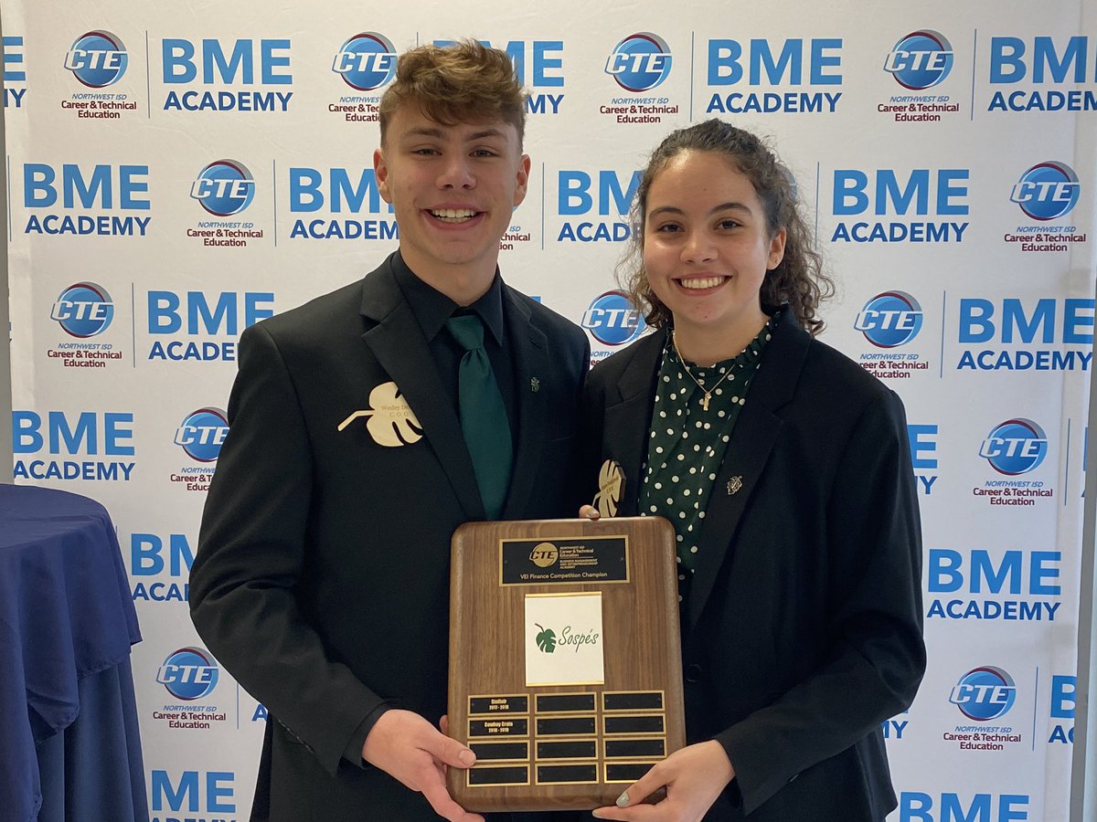 official_sospes's tweet photo. Our presentation teams moving on to NYC to compete:
Financial Plan🏆
HR Plan🏆
Business Plan🏆
Trade-show Team 🏆
#sospes #veinternational #eatoneagles https://t.co/ws8ipbhSiU