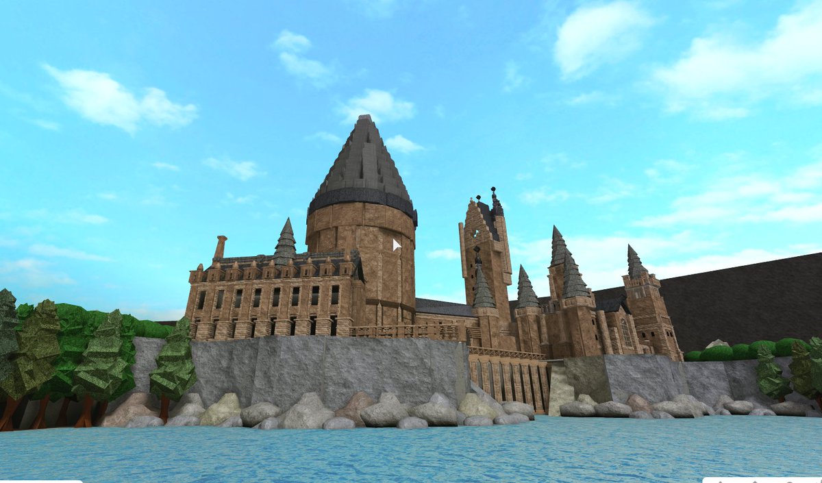 Daniel Pumpkins On Twitter I Built Hogwarts Bloxburg Rbx Coeptus Froggyhopz Rblx - hogwarts roblox