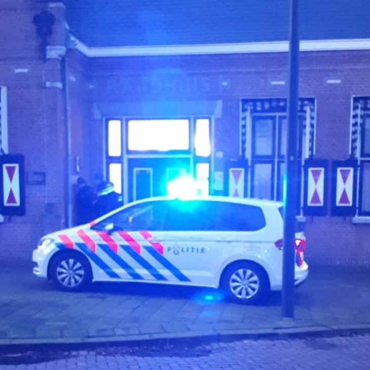 WA_Vlaardingen's tweet photo. Mooie samenwerking tussen #Politie en #Toezicht en Handhaving. Preventief fouilleren in het centrum van #Vlaardingen en de #VOP wijk. #jeugdoverlast #drugsoverlast #hangplekken enz enz https://t.co/R7VnKahLEV