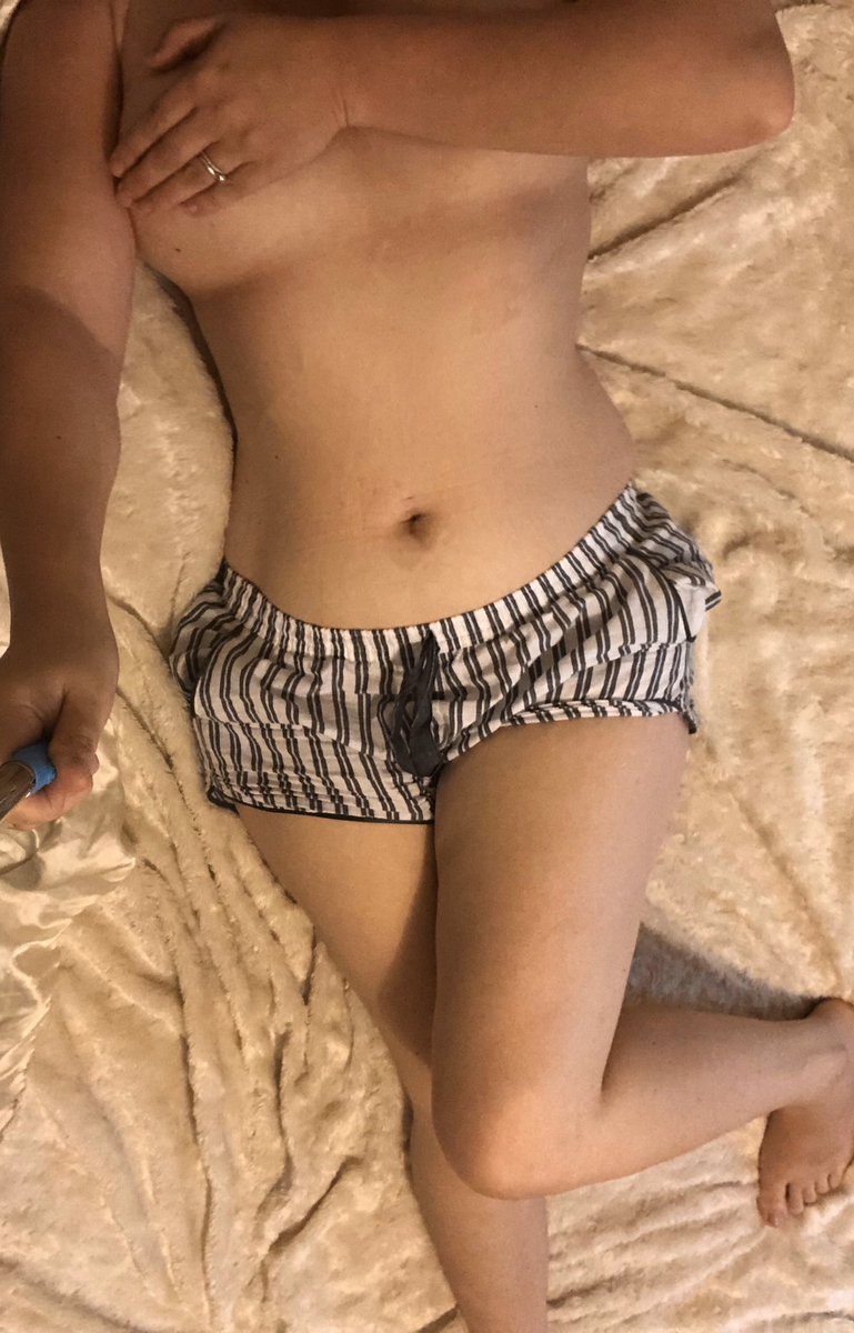lousmith_uk's tweet photo. I love these bed shorts. There for sale along with some naughty pics #pantiesforsale #squirter #milf #verifiedseller @pantypay @PantySalesUK @pantydeal @snifffr  @EroticDreamsUK https://t.co/ESfQ9075Bc