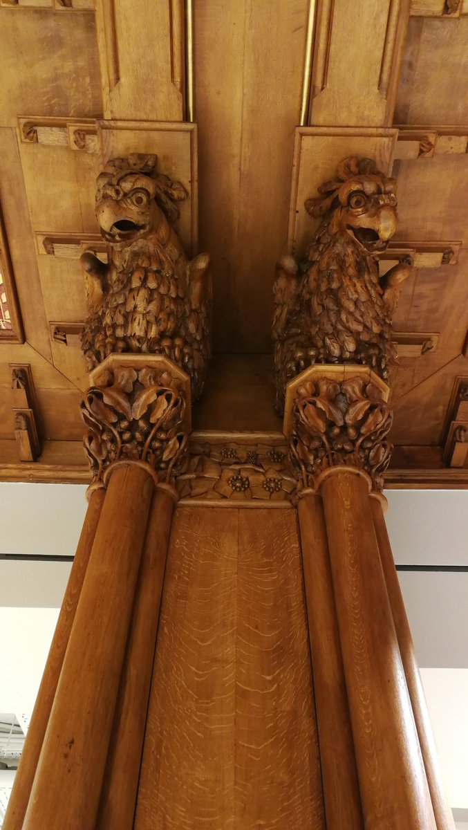 Martamtzvalle's tweet photo. Impresionante el #tesoro descubierto tras la reforma de @HyM_Espana @hm en #palmademallorca zona #jaimeIII #jaumeIII  Vaya #arquitectura y #gargolas ni las de #NotreDame de #Paris https://t.co/H18PwO0wQ2