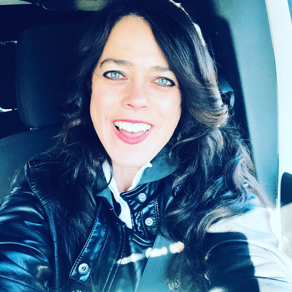 KristinSmedley's tweet photo. The drive to be on #ThePositiveSide TV show today involved me in the #Jeep with zero kiddos or dogs! ๐#FridayFunday #FridayVibes https://t.co/vgzwRNpoEB