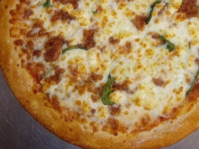 _GoDavidos's tweet photo. How about a bacon and feta cheese pizza! A little different and it's great!

The hot and cheesy great tastes at daVidos are ready to go! Save the call when you order online.

https://t.co/59LEMDvrje https://t.co/Lr3Q2uUEfZ