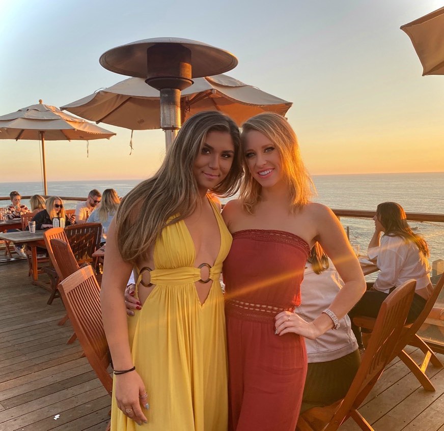 Friday nights are always better with friends 🙌

#lagunabeach #laguna #staycation #travel #mylagunabeach #socal 
📸: Instagrammer, Pollypocketsize