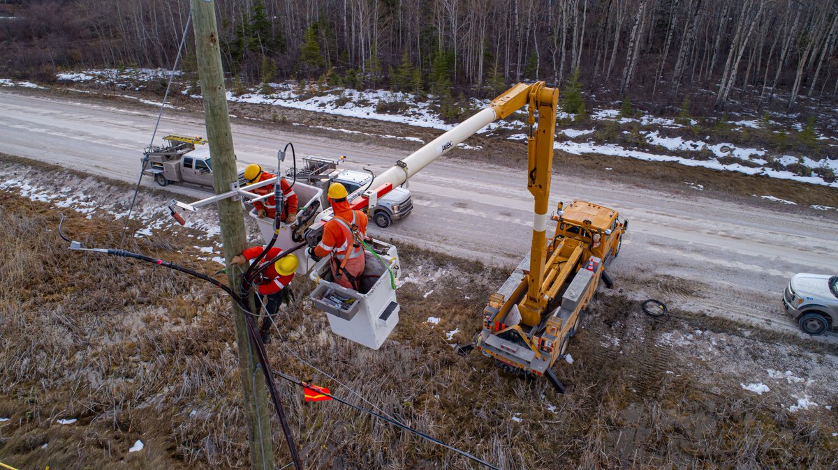 manitobahydro's tweet photo. We’re proud to earn the @Edison_Electric Emergency Recovery Award for our October storm response — the largest restoration in our company’s history. Over 4,000 poles replaced and nearly 1,000 km of overhead wire strung to restore 184,078 outages. Thanks to everyone who helped. https://t.co/AJV5HaOLon