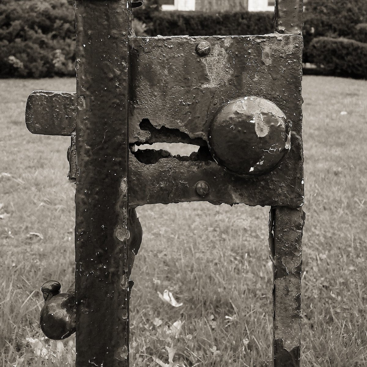 Gate Handle 
Worcester, MA

#blackandwhitephotography #blackandwhitephotos #monochrome #urbanphotography #architecturalphotography #architecture #architecturaldetails #massachusetts #MA #worcester #photography #photograph #photographs #wanderlust #travelling #travelphotography