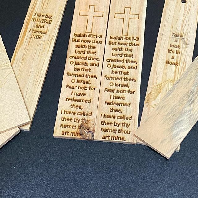 RatchetStudioFX's tweet photo. I absolutely love having the ability to tinker with things. I found a use for some of my flag off cuts finally. These are super fast and even more fun to make. #maker #diy #madewithfsl #woodwork #laser #bookstuff #bookmarks #scrapwood #madeintennessee #madeinthesouth https://t.co/yNeE9qZDGU