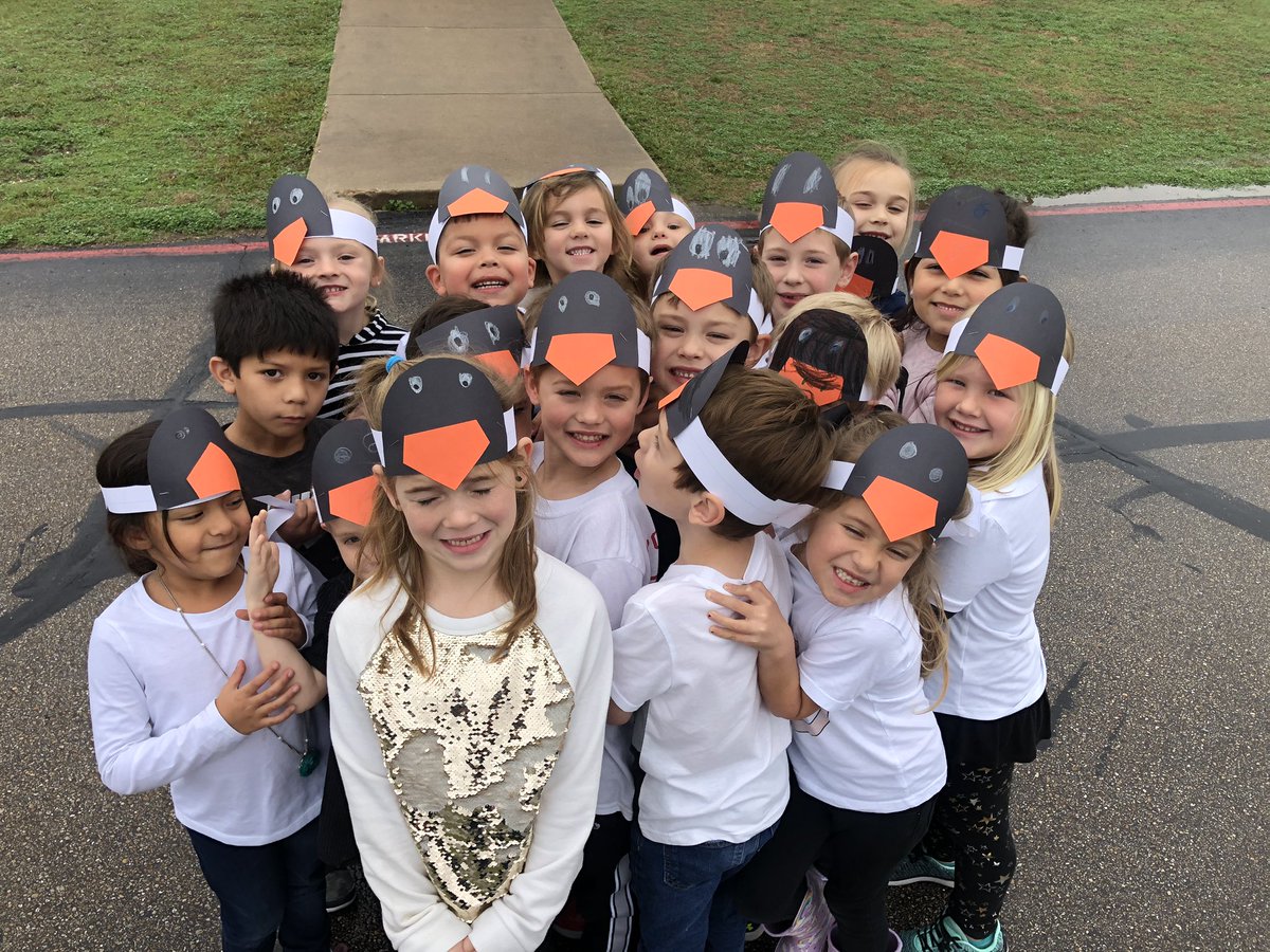MandaKay01's tweet photo. Huddling, waddling, and eating fish...it’s what penguins do! #penguinday #LISDFutureFocus @LorenaPrimary https://t.co/Al5rNDuZou