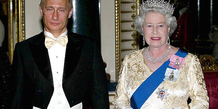 cris dias on Twitter: "o presidente russo vladimir putin afirmou que  testemunhou a rainha elizabeth mudando de forma, ele ainda disse que ela  tinha um rosto reptiliano de uma cor cinza prateada
